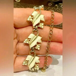 🏵️Vintage  Coro signed bracelet 🏵️